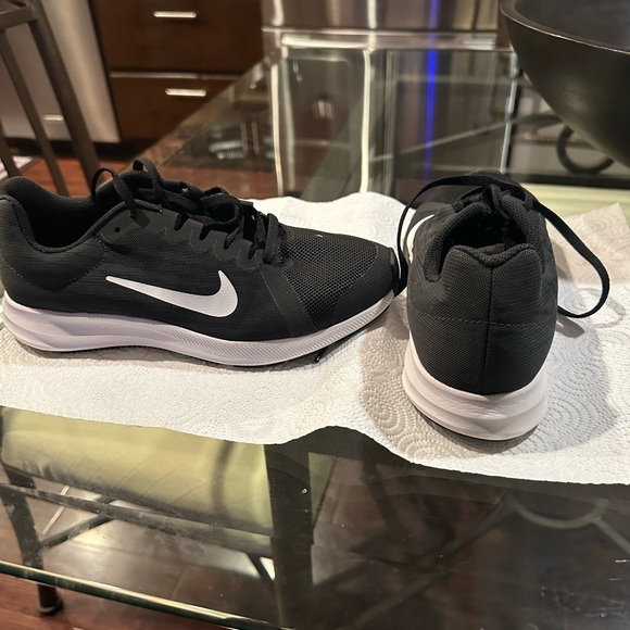 Women’s Nike shoe size 5 - Picture 3 of 5